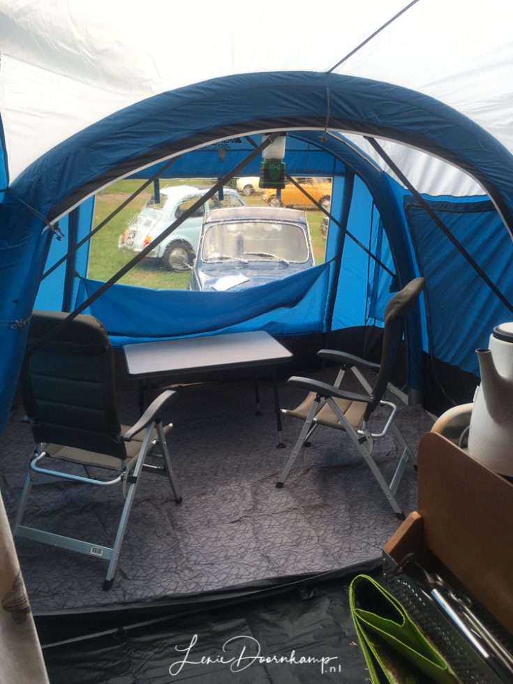 in de tent